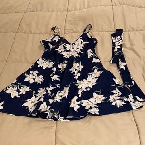 Perfect summer dress - size S. Comes with a belt.